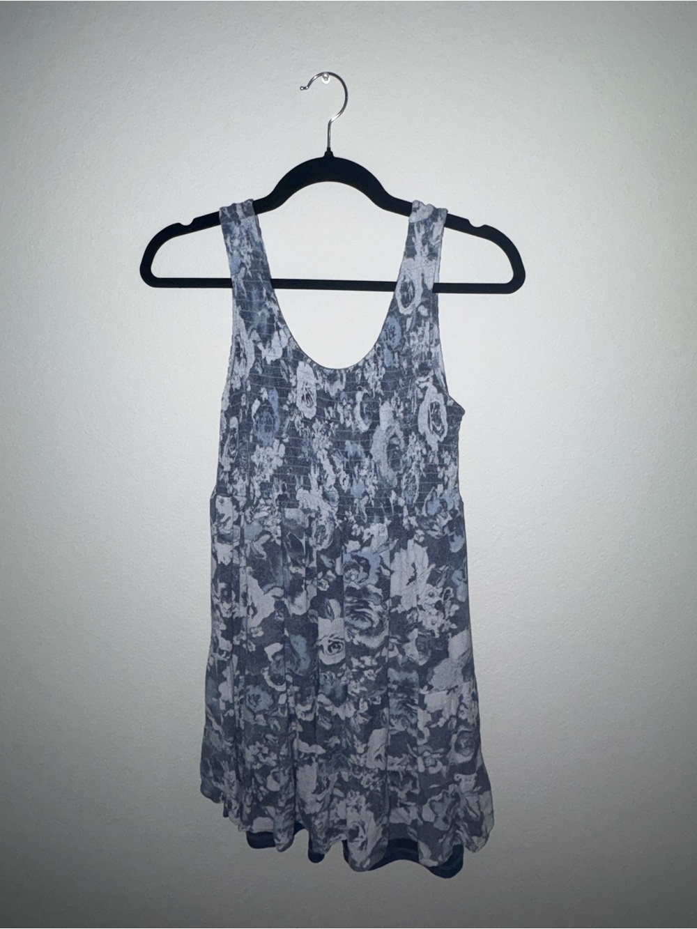 Doe & Rae Gray Floral Scoop-Neck Mini Dress